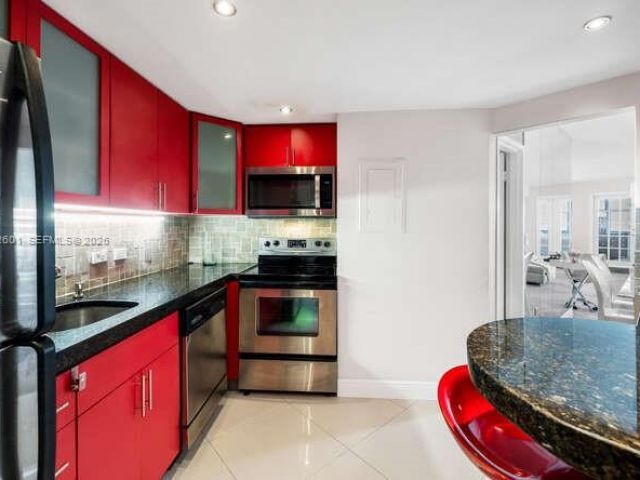 2-bedroom condo for rent in Miami - 801 Brickell Bay Dr 1262 - MondialRealty