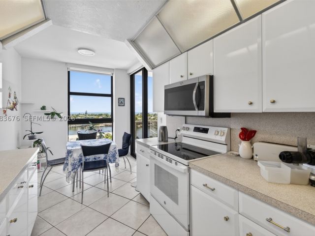 3-bedroom condo for sale in Aventura - 20281 E Country Club Dr 608 - MondialRealty