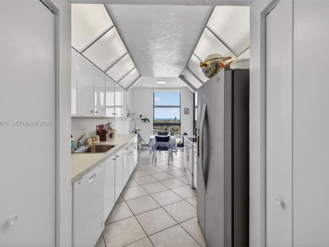 Apartment for sale  Unit #608 - photo 7524064