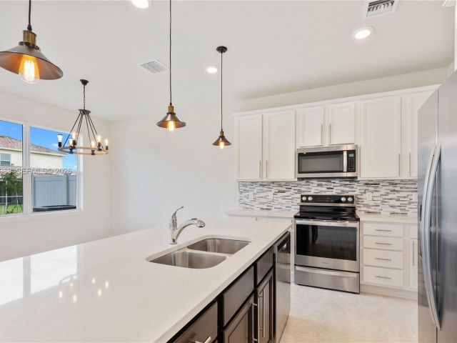 Home for rent at 1455 Silk Oak Dr 1455 - photo 7472665