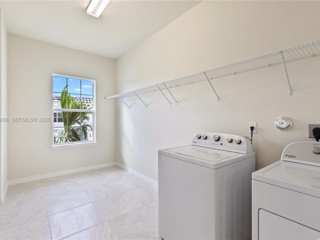 Home for rent at 1455 Silk Oak Dr 1455 - photo 7472674