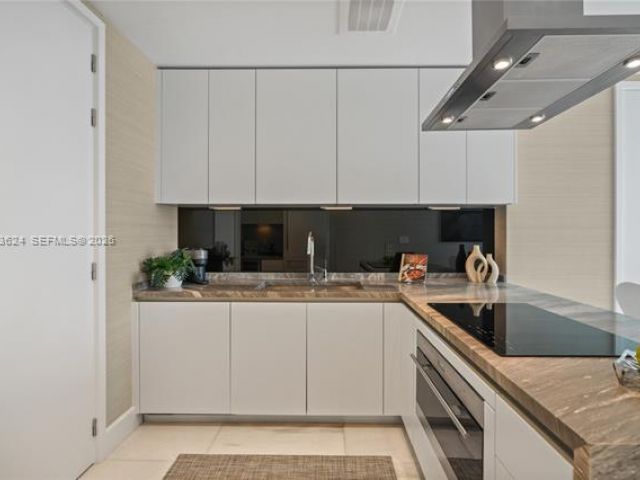 Apartment for rent  Unit #2404 - photo 7497687