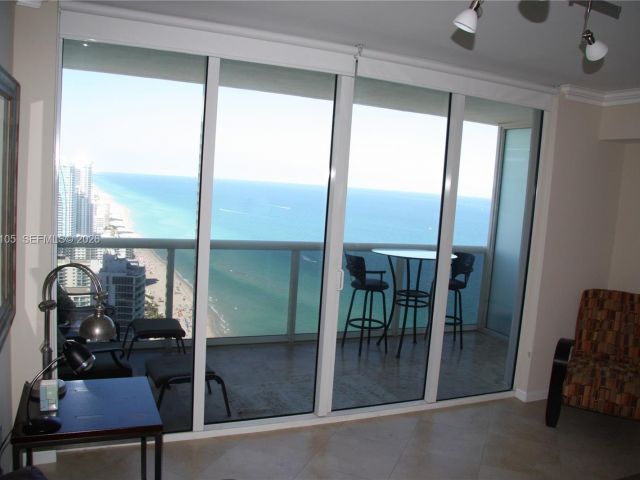 Apartment for rent  Unit #4212 - photo 7499244