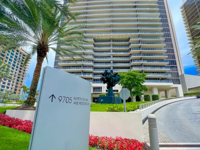 6-bedroom condo for sale in Bal Harbour - 9705 Collins Ave 1701N / 1702N - MondialRealty