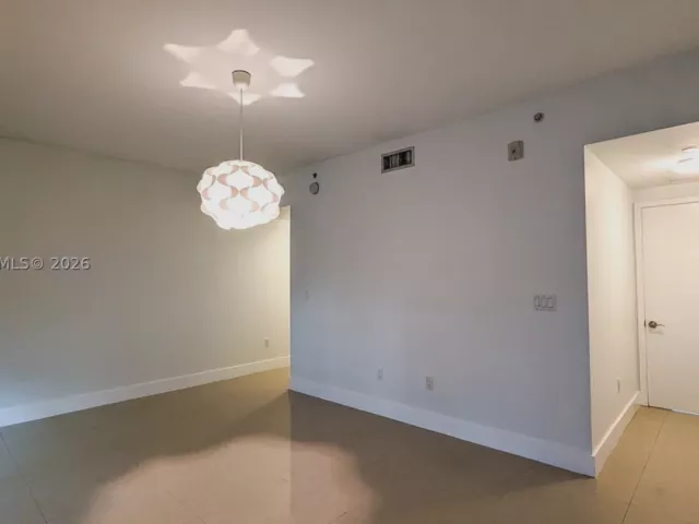 2-bedroom condo for sale in Miami Beach - 6000 Collins Ave 111 - MondialRealty