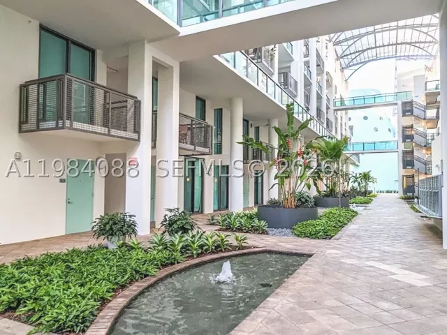 2-bedroom condo for sale in Miami Beach - 6000 Collins Ave 111 - MondialRealty