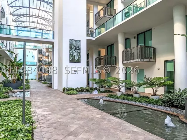 2-bedroom condo for sale in Miami Beach - 6000 Collins Ave 111 - MondialRealty