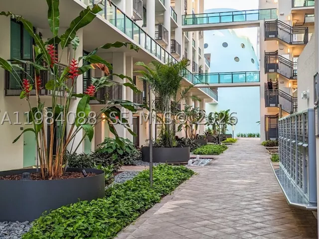 2-bedroom condo for sale in Miami Beach - 6000 Collins Ave 111 - MondialRealty