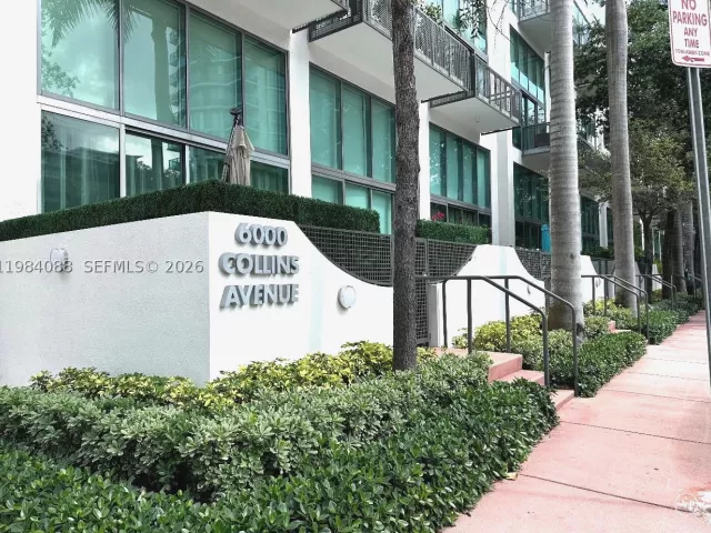 2-bedroom condo for sale in Miami Beach - 6000 Collins Ave 111 - MondialRealty