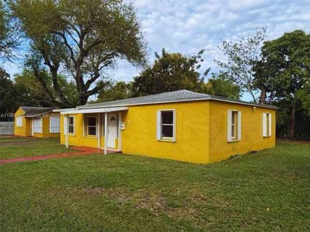 Home for rent at 14215 NE 9th Ave 14215 - photo 7475239