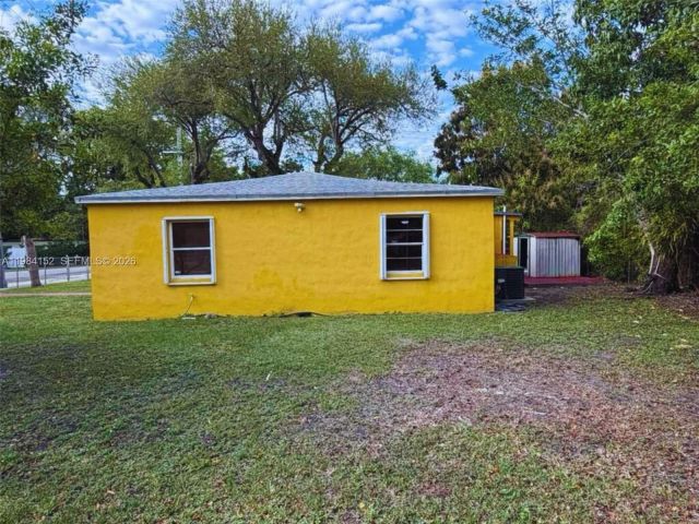 Home for rent at 14215 NE 9th Ave 14215 - photo 7475240