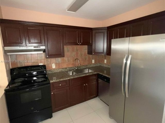 Home for rent at 14215 NE 9th Ave 14215 - photo 7475245