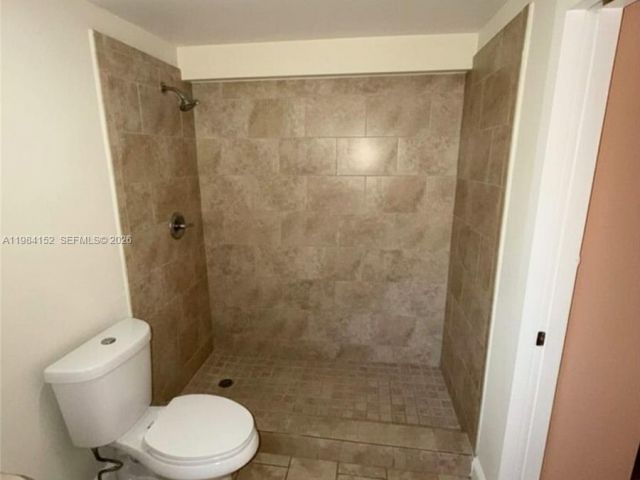 Home for rent at 14215 NE 9th Ave 14215 - photo 7475250