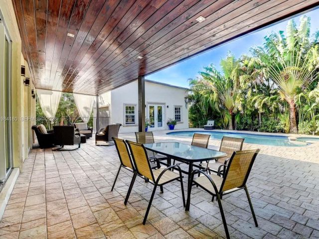 Home for rent at 117 NW 8th Street - photo 7453166