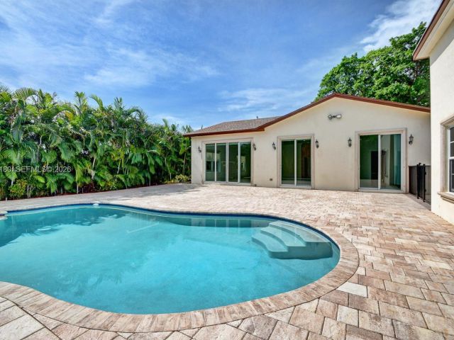 Home for rent at 117 NW 8th Street - photo 7453167