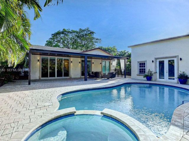 Home for rent at 117 NW 8th Street - photo 7453168