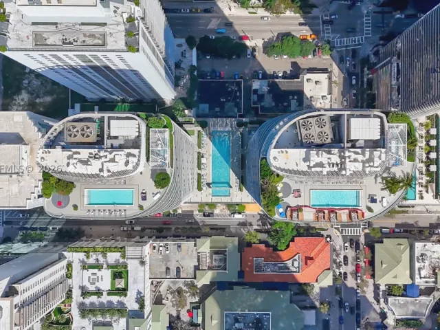 1-bedroom condo for sale in Miami - 45 SW 9th St 1405 - MondialRealty