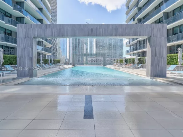 1-bedroom condo for sale in Miami - 45 SW 9th St 1405 - MondialRealty