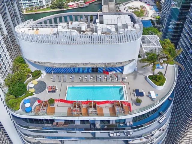 1-bedroom condo for sale in Miami - 45 SW 9th St 1405 - MondialRealty