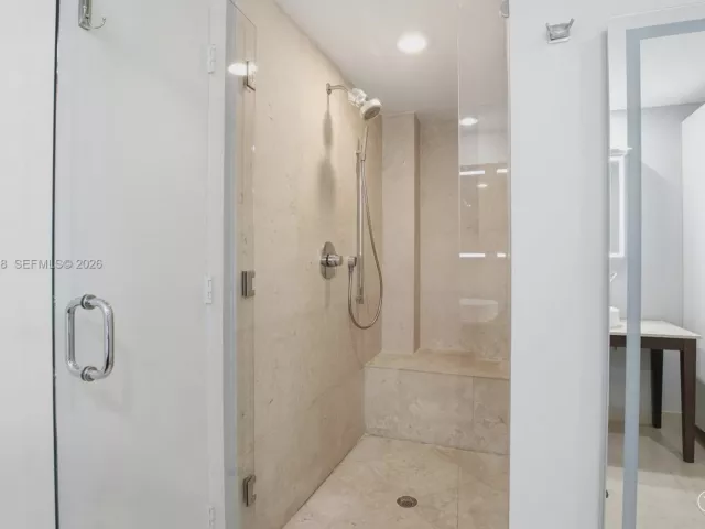 1-bedroom condo for sale in Miami - 495 Brickell Ave 1608 - MondialRealty