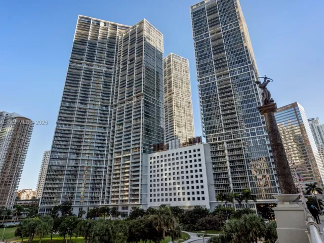 1-bedroom condo for sale in Miami - 495 Brickell Ave 1608 - MondialRealty