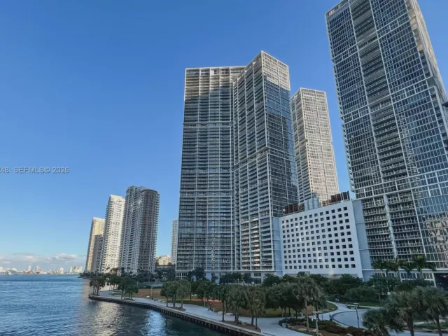 1-bedroom condo for sale in Miami - 495 Brickell Ave 1608 - MondialRealty