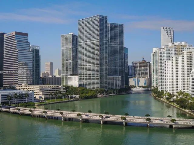 1-bedroom condo for sale in Miami - 495 Brickell Ave 1608 - MondialRealty