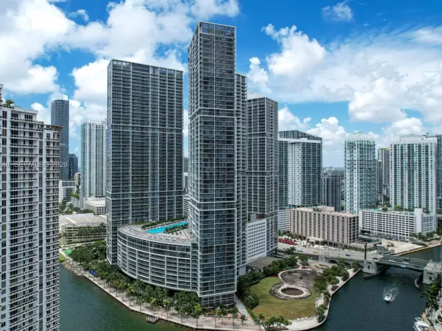 1-bedroom condo for sale in Miami - 495 Brickell Ave 1608 - MondialRealty