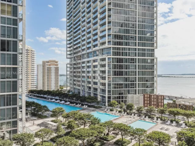 1-bedroom condo for sale in Miami - 495 Brickell Ave 1608 - MondialRealty