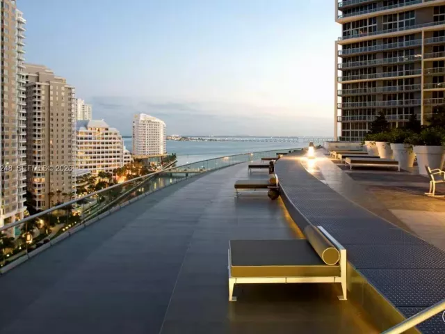 1-bedroom condo for sale in Miami - 495 Brickell Ave 1608 - MondialRealty