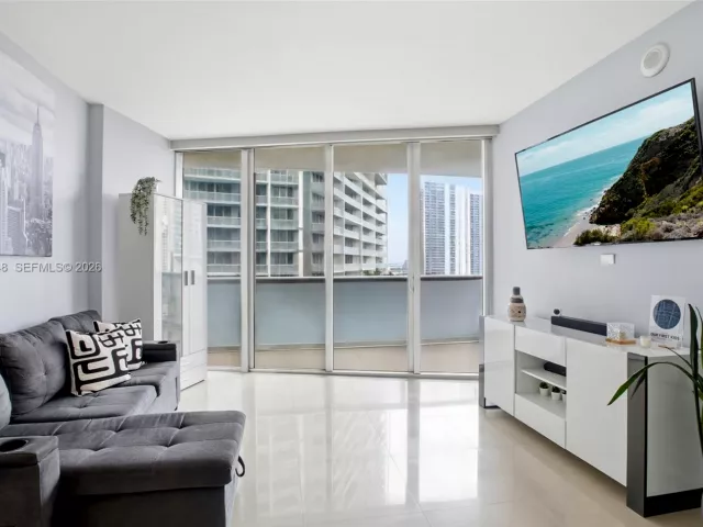 1-bedroom condo for sale in Miami - 495 Brickell Ave 1608 - MondialRealty
