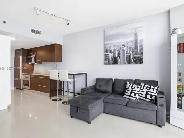 1-bedroom condo for sale in Miami - 495 Brickell Ave 1608 - MondialRealty
