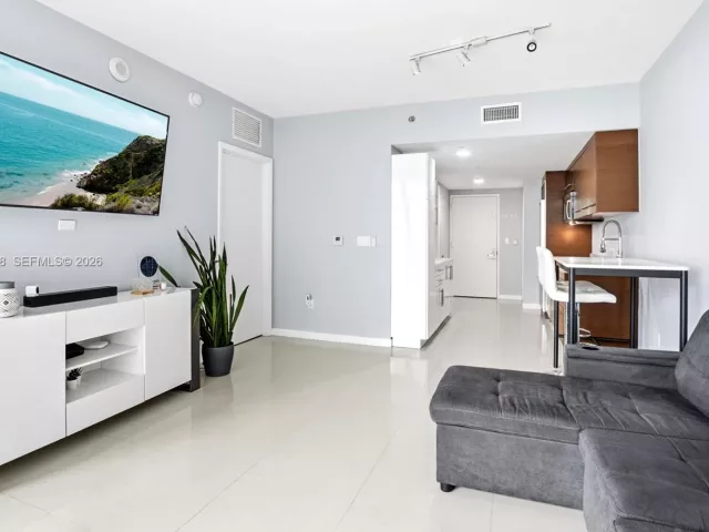 1-bedroom condo for sale in Miami - 495 Brickell Ave 1608 - MondialRealty