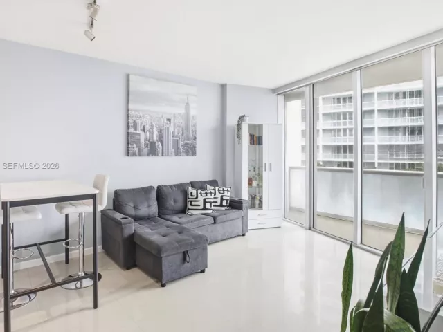 1-bedroom condo for sale in Miami - 495 Brickell Ave 1608 - MondialRealty
