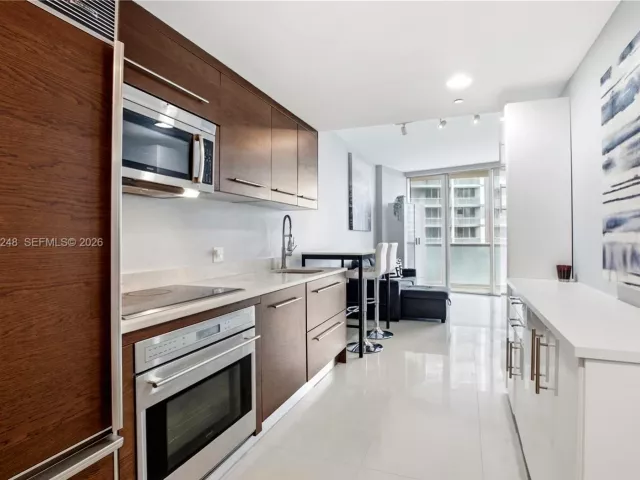 1-bedroom condo for sale in Miami - 495 Brickell Ave 1608 - MondialRealty
