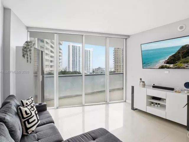 1-bedroom condo for sale in Miami - 495 Brickell Ave 1608 - MondialRealty