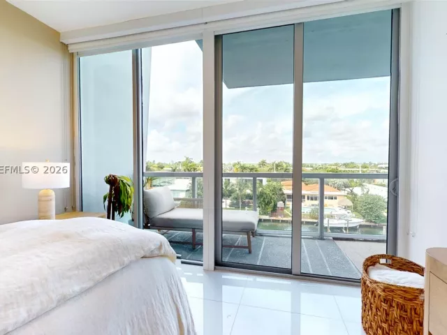 2-bedroom condo for sale in Bay Harbor Islands - 9940 W Bay Harbor Dr 5E-N - MondialRealty