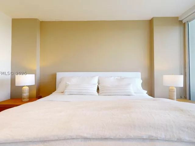 2-bedroom condo for sale in Bay Harbor Islands - 9940 W Bay Harbor Dr 5E-N - MondialRealty