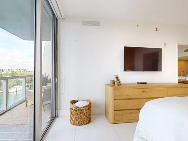 2-bedroom condo for sale in Bay Harbor Islands - 9940 W Bay Harbor Dr 5E-N - MondialRealty