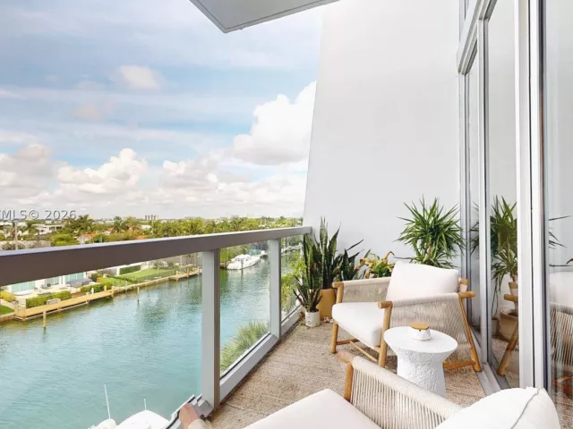 2-bedroom condo for sale in Bay Harbor Islands - 9940 W Bay Harbor Dr 5E-N - MondialRealty