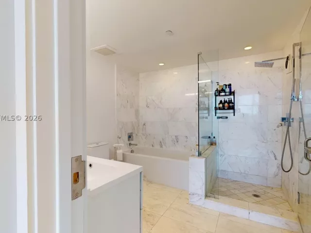 2-bedroom condo for sale in Bay Harbor Islands - 9940 W Bay Harbor Dr 5E-N - MondialRealty