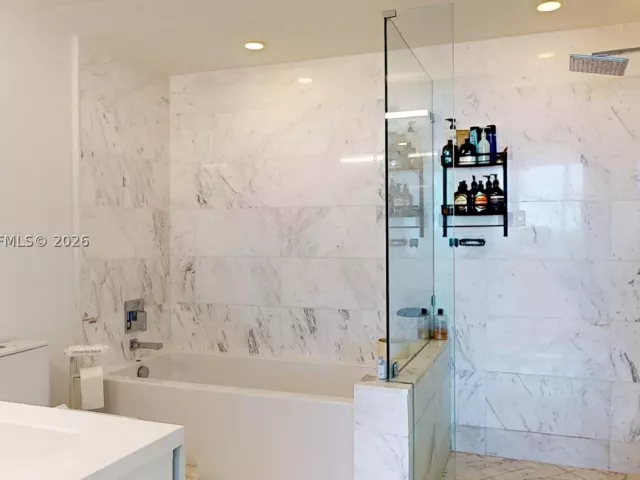 2-bedroom condo for sale in Bay Harbor Islands - 9940 W Bay Harbor Dr 5E-N - MondialRealty