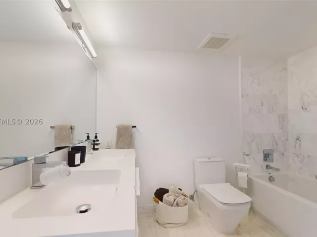 2-bedroom condo for sale in Bay Harbor Islands - 9940 W Bay Harbor Dr 5E-N - MondialRealty