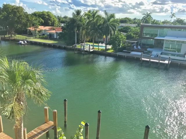 2-bedroom condo for sale in Bay Harbor Islands - 9940 W Bay Harbor Dr 5E-N - MondialRealty