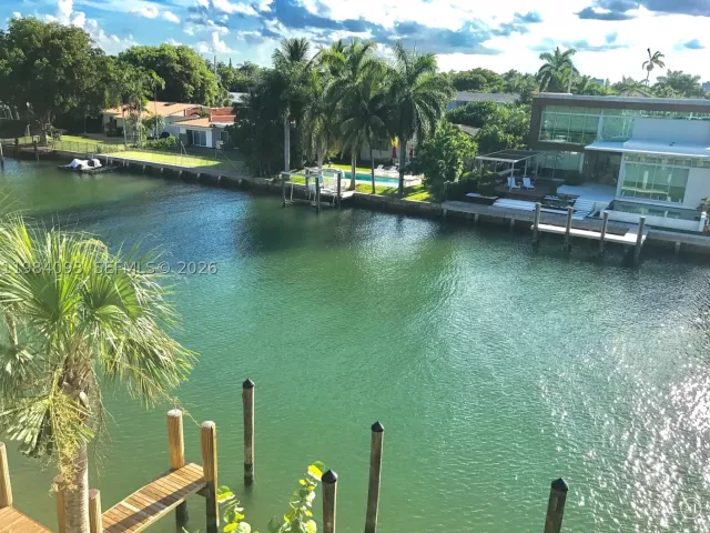 2-bedroom condo for sale in Bay Harbor Islands - 9940 W Bay Harbor Dr 5E-N - MondialRealty