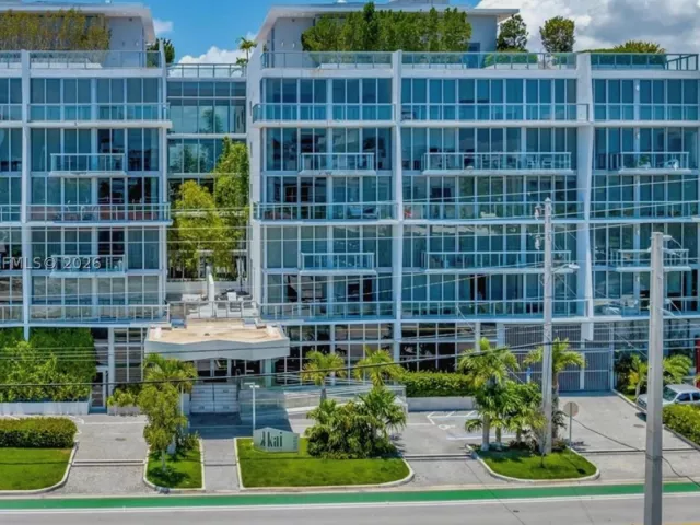 2-bedroom condo for sale in Bay Harbor Islands - 9940 W Bay Harbor Dr 5E-N - MondialRealty