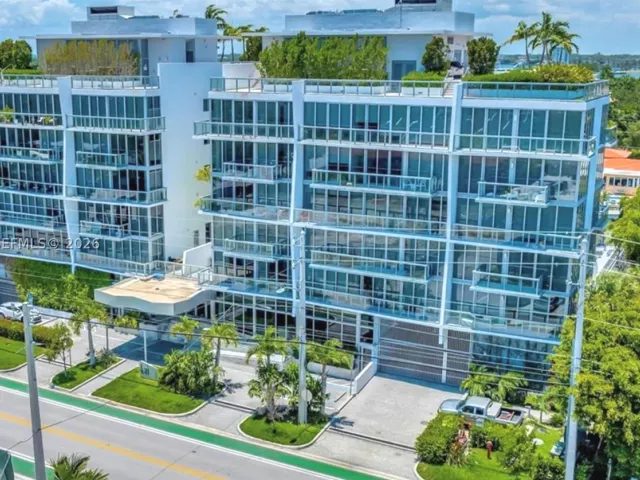 2-bedroom condo for sale in Bay Harbor Islands - 9940 W Bay Harbor Dr 5E-N - MondialRealty