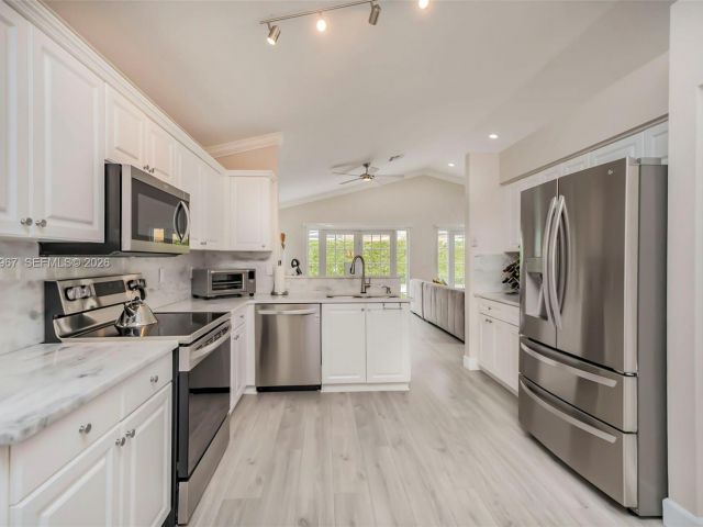 Home for rent at 11030 Harbour Springs Cir 11030 - photo 7507939