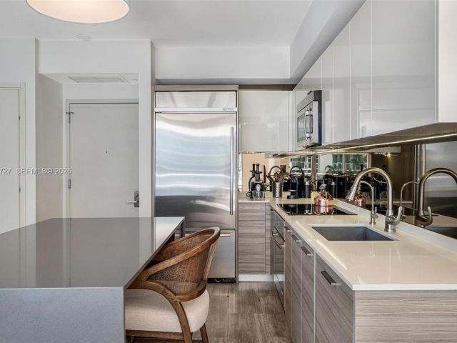 Apartment for rent  Unit #1102 - photo 7533713