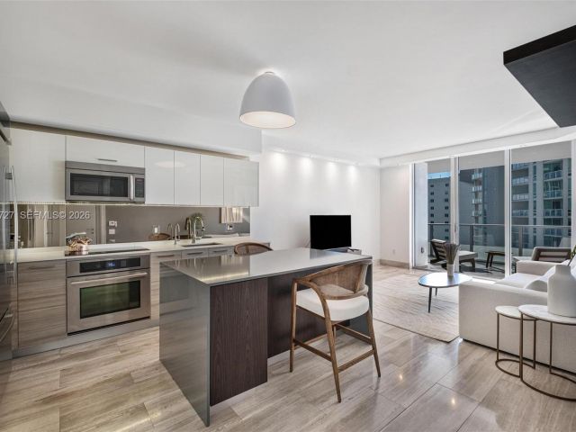 Apartment for rent  Unit #1102 - photo 7533714